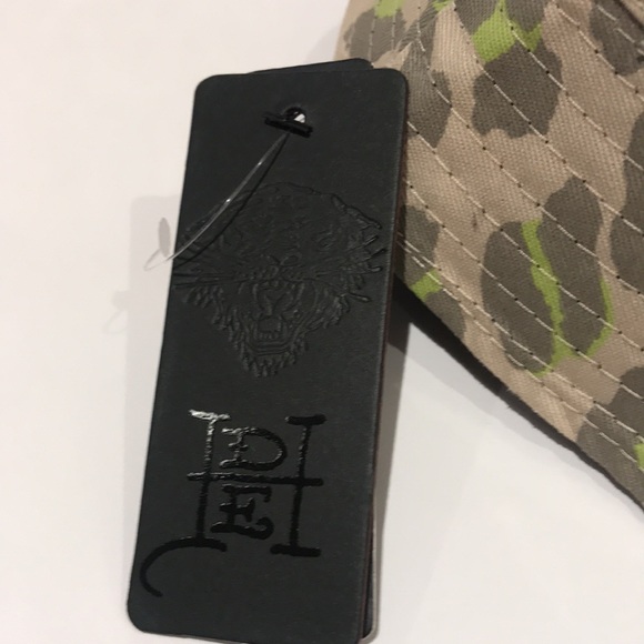 Ed Hardy Reversible Bucket Hat - Picture 4 of 4